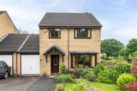 3 Bed Link Detached House For Sale In Woodside Gardens Morley Leeds