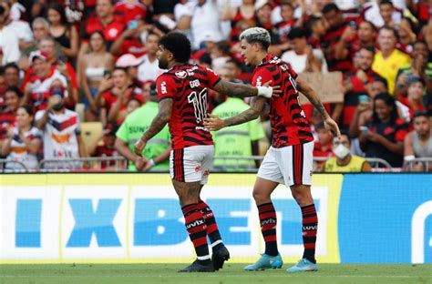 Flamengo Goleia A Portuguesa Rj Na Estreia Do T Cnico V Tor Pereira