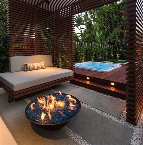 20 Contemporary Outdoor Hot Tubs