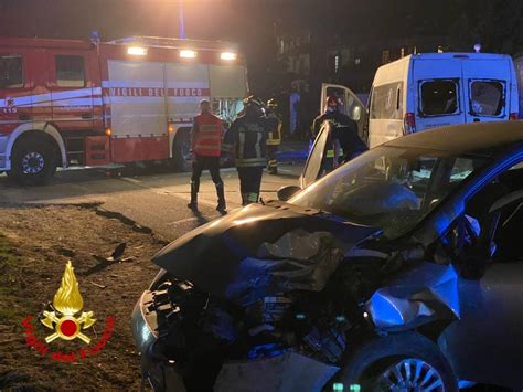 Incidente Stradale Sulla Ss A Poggio Pudano Crotone Coinvolte Auto