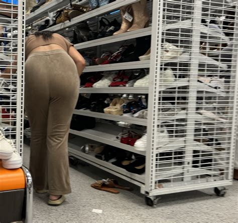 Hot College Latina Face Shots Bent Over Spandex Leggings Yoga Pants Forum