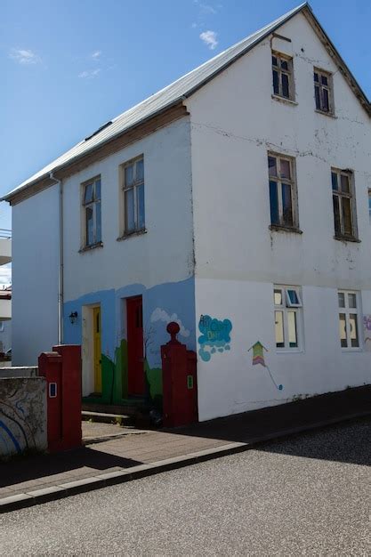 Casas Y Edificios Coloridos En La Ciudad De Reykjavik Foto Premium