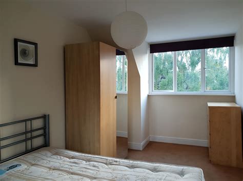 Rooms@Gatwick (LGW) Crawley to Rent / House / Flat / Spareroom / Wanted