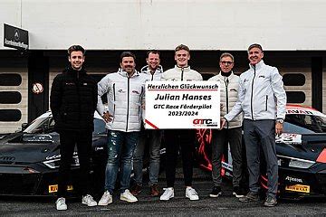 Gtc Race F Rderpiloten Stehen Mit Julian Hanses Und Finn Zulauf Fest