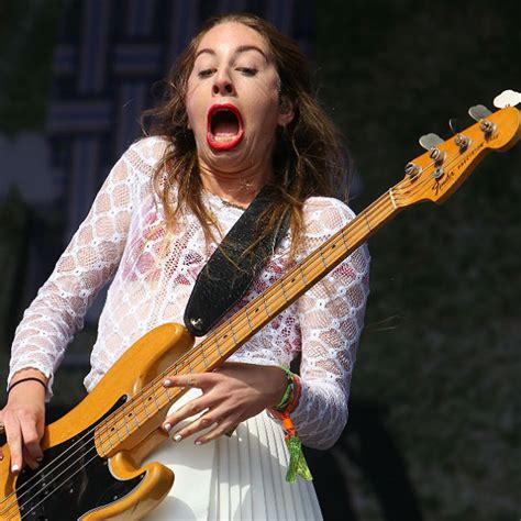 The Best Este Haim Bassface Vine Videos From Glastonbury 2014 Gigwise