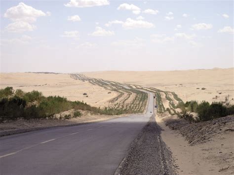 Transporte Carretero La Autopista Que Atraviesa El Desierto De