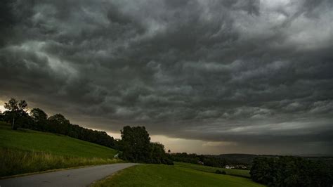 Wetter Experten Warnen Extreme Starkregen Mit Hochwasser Gefahr Werden