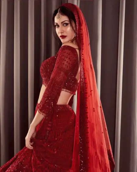 Amyra Dastur Latest Hot Pics And Photo In Saree