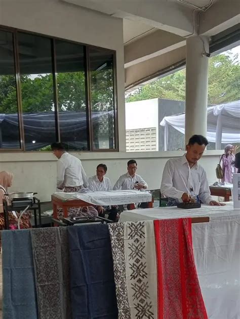 Alleira Batik Rilis Kain Batik Berciri Khas Suku Minahasa Fashion