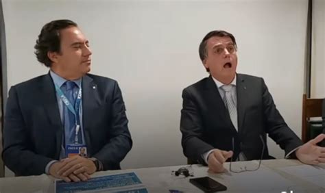 Di Rio Online Brasil V Deo Bolsonaro Imita Pessoa Falta De Ar Em