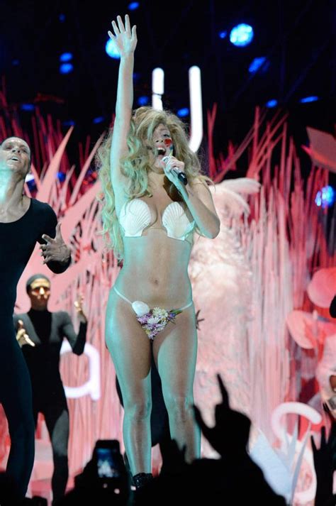 Lady Gagas 4 Wildest Outfits From The 2013 Mtv Video Music Awards