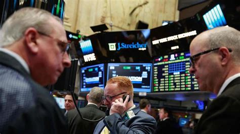 WALL STREET CIERRA A LA BAJA PRESIONADO POR SECTOR CONSUMO Y TIEMBLA