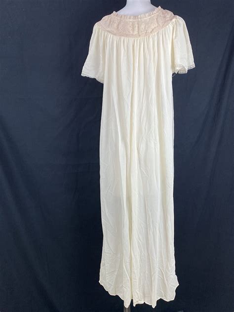 VINTAGE LINGERIE NYLON CHIFFON LINGERIE NIGHTGOWN DRE Gem