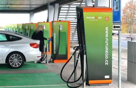 ČEZ zprovoznil 10 ultrarychlých dobíjecích stanic pro elektromobily