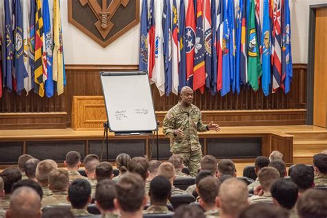 CAC CG visits Fort Leonard Wood | Article | The United States Army
