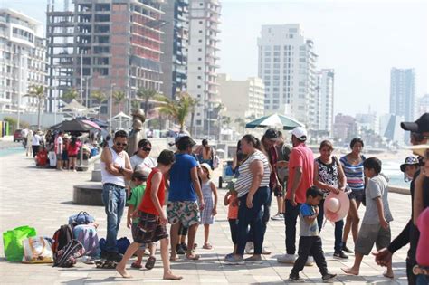 Abarrotan Mazatl N Por Fin De Semana Largo Por El Aniversario De La