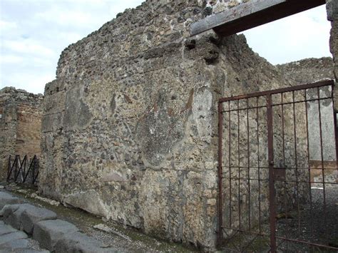 Vi Pompeii December Looking Across Atrium Towards East