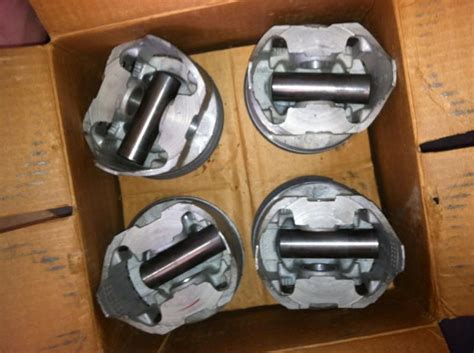 Sell 6271096 Gm 350 Chevy Small Block Stock Cast Pistons X8 In