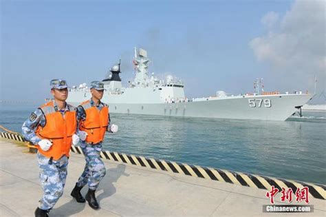 中國海軍第24批護航編隊起航赴亞丁灣 女兵搶眼 每日頭條