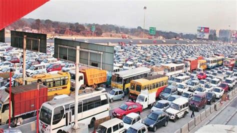 No end to commuters' woes on Delhi-Gurgaon expressway - India Today