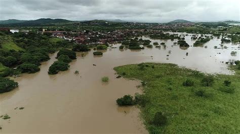 Chuvas Fortes Causam Estragos Na Bahia Afp Youtube