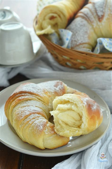 Cornetti Sfogliati Soffici E Fragranti Con Metodo Veloce Cucina Serafina