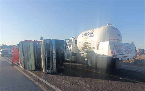 Choque Entre Pipa De Gas Y Camioneta En Libramiento Pitula San Alejo