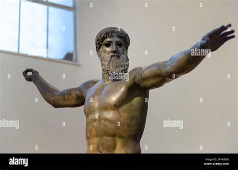 Ath Nes Mai Statue En Bronze De Zeus Ou Pos Idon Au Mus E