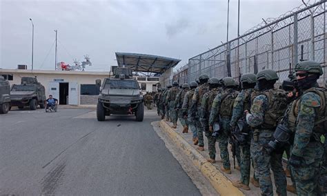 Secuestran A Cuatro Policías En Ecuador Tras El Decreto De Estado De