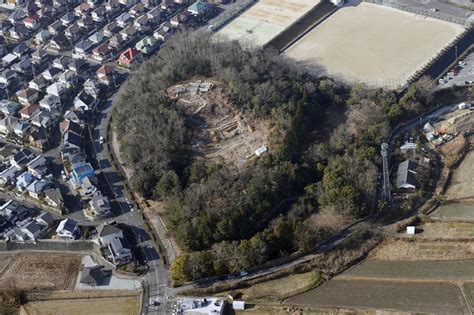 奈良の富雄丸山古墳から「国宝級」の銅鏡・鉄剣が出土 [写真特集3 16] 毎日新聞