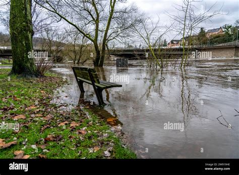 Hochwasser An Der Ruhr Nach Tagelangen Starken Regenfällen Führt Die