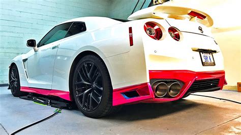 Nissan GTR Pink Chrome - Concept Wraps