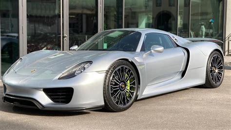 Porsche 918 Spyder Jams Garage