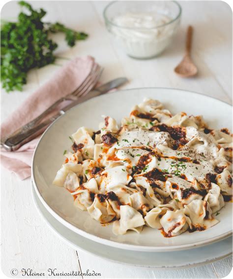 Manti T Rkische Teigtaschen Mit Joghurtsauce Und Paprikabutter