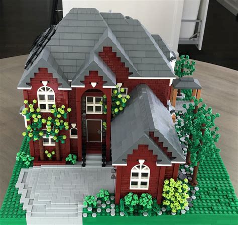 This Woman Creates Custom LEGO Houses of Real Homes
