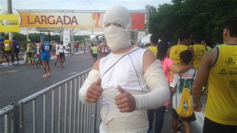 Atletas Fantasiados Divertem E Marcam Presen A Na Corrida De Reis