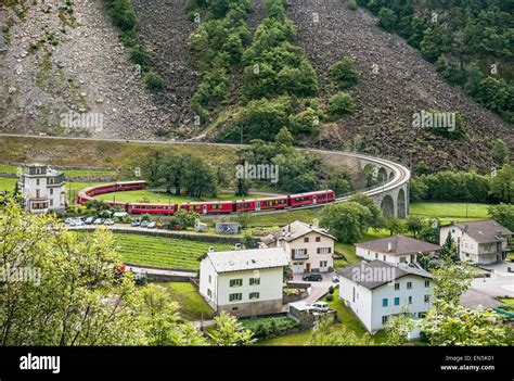 brusio spiral viaduct valposchiavo switzerland brusio stock photo