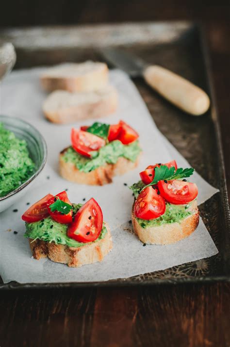 Toasts Ap Ritifs Avocat Herbes Et Tomate D Ottolenghi Recette