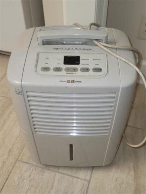 Frigidaire 25 Pints Roll Around Dehumidifier Live And Online Auctions On