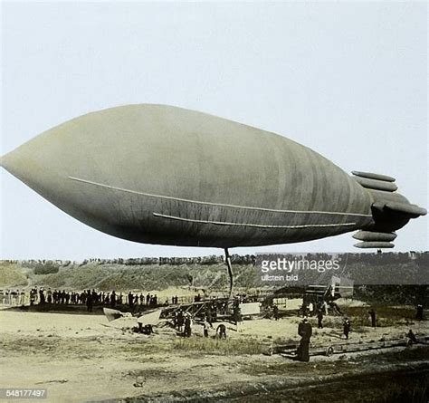 Airship Paris Photos And Premium High Res Pictures Getty Images