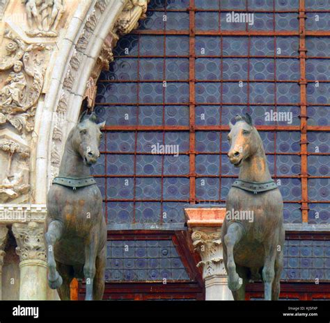 Pferde aus Bronze schmücken Kathedrale Basilica von San Marco in