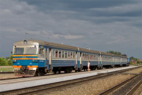 File:ДДб1 с головой 012, станция Рудня.jpg - Wikimedia Commons