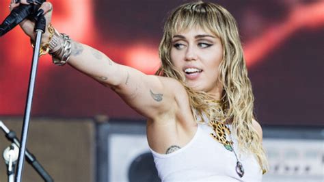 Miley Cyrus Celebrates Hot Girl Summer In Pool Crowded By Floaties Fox News