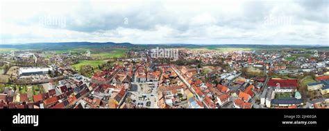 Luftaufnahme von Bad Koenigshofen mit Sehenswürdigkeiten der Stadt