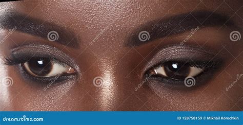 Olhos Da Mulher Negra Bonita Nova Pele Perfeita Limpa Imagem De