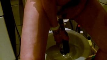Pissing In A Bottle XVIDEOS