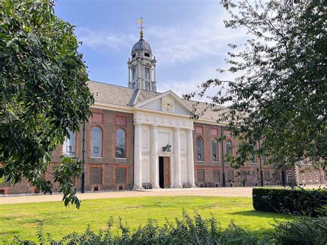 A Look Inside The Iconic Royal Hospital Chelsea - Living London History