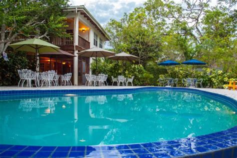 The 10 Most Awesome Swimming Pools In Belize