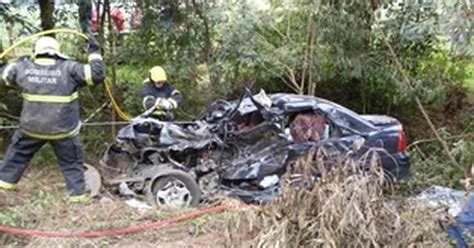 G1 Acidente De Carro No Norte De Santa Catarina Resulta Em Duas