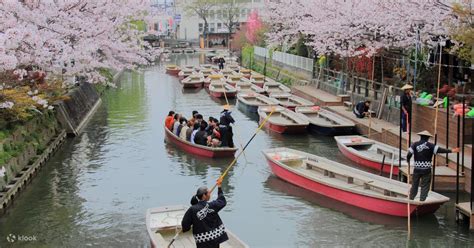 Eintägige Busfahrt zum Fluss Yanagawa und zu den Tosu Premium Outlets